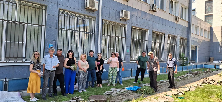 Субботник - это добрая традиция, объединяющая коллектив