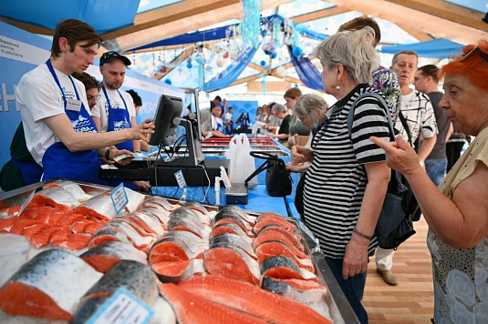 «Очень большой ассортимент»: москвичи о гастрономическом фестивале «Москва – на волне. Рыбная неделя»